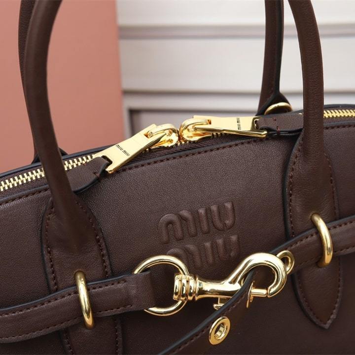 高仿miumiu*Aventure系列5BB168手提包石楠木色免檢版