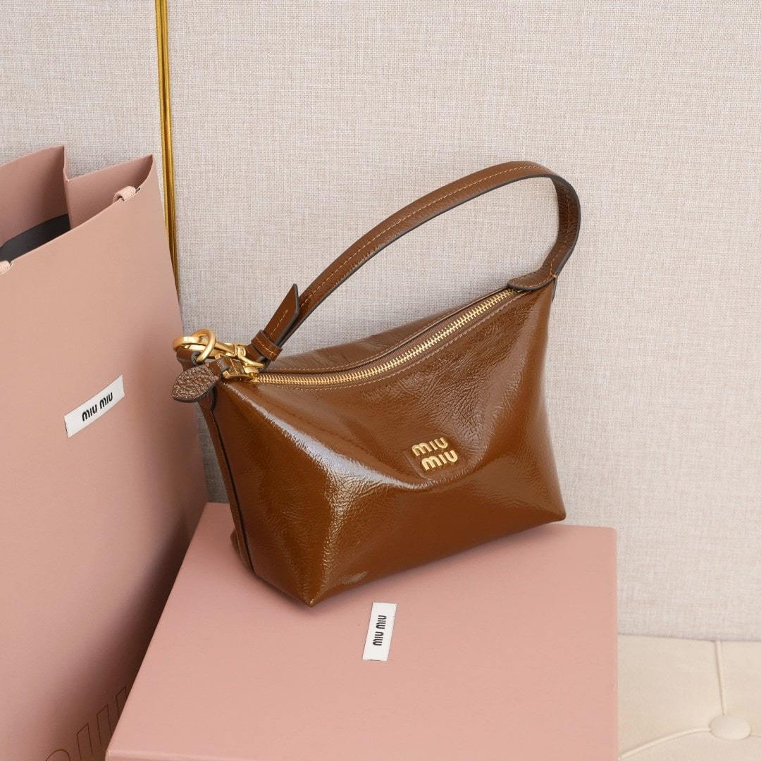 高仿miumiu*Naplak系列5NE841小羊皮飯盒包棕色免檢版