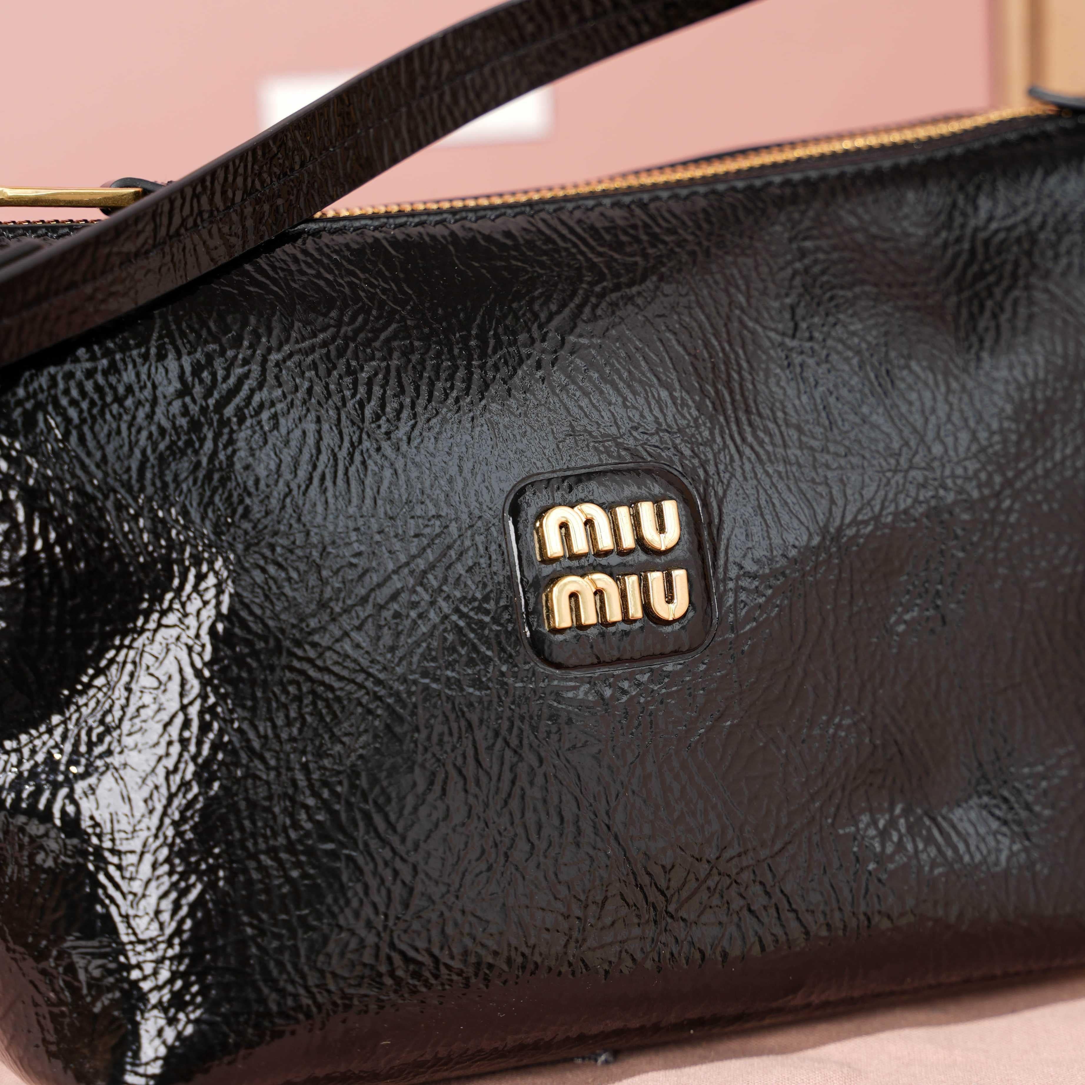 高仿miumiu*Naplak系列5NE841小羊皮飯盒包黑色免檢版