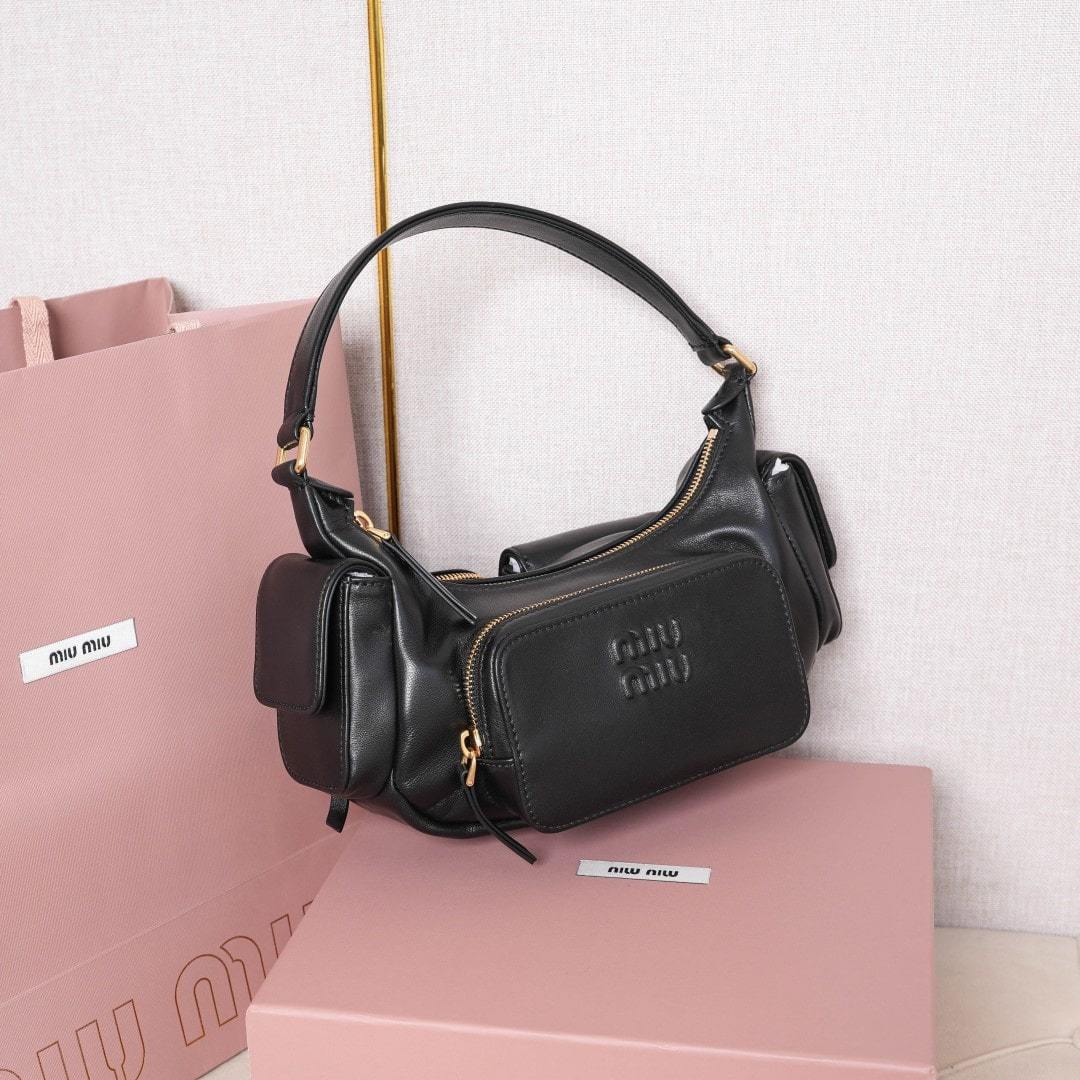 高仿miumiu*5BC146小羊皮機車包黑色免檢版