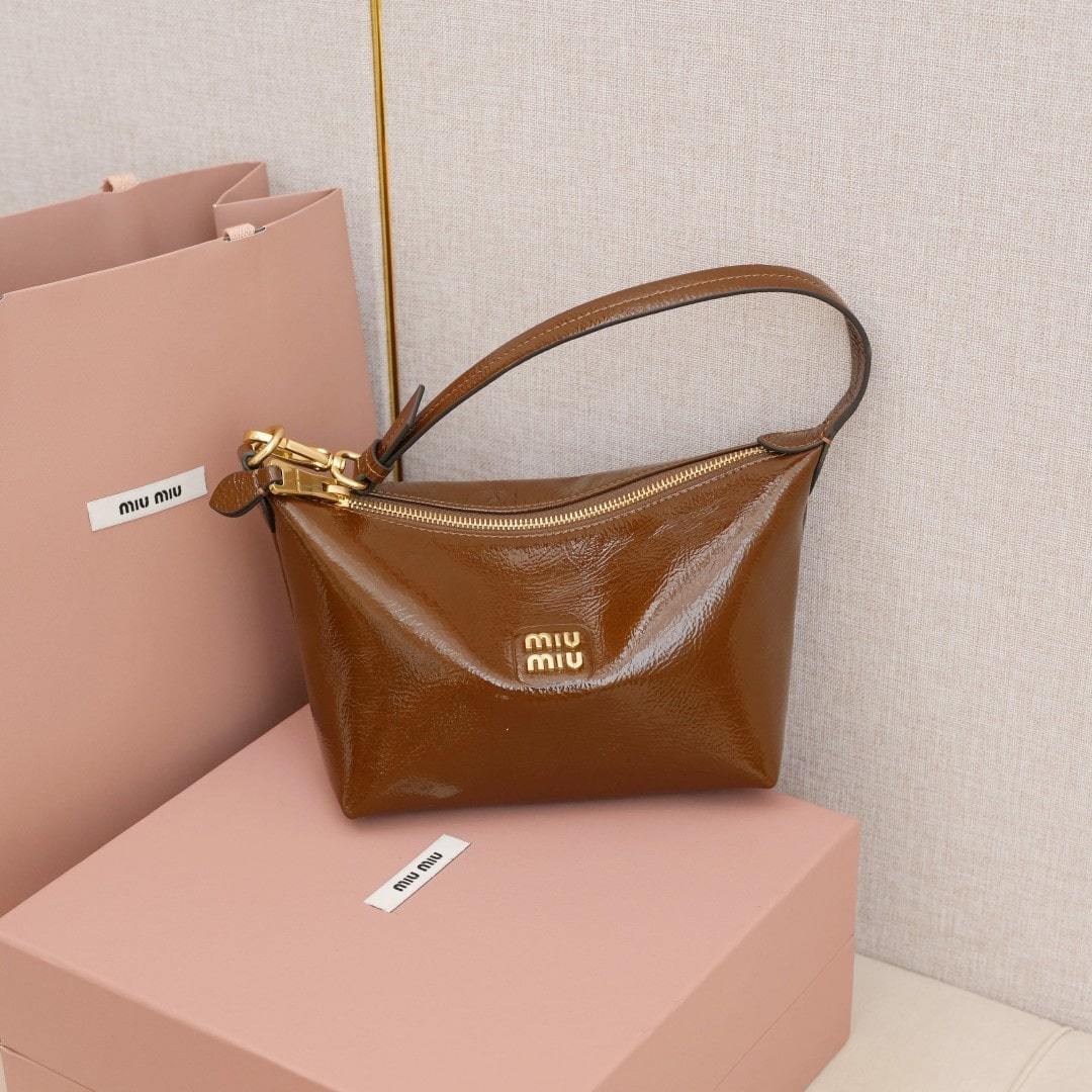 高仿miumiu*Naplak系列5NE841小羊皮飯盒包棕色免檢版