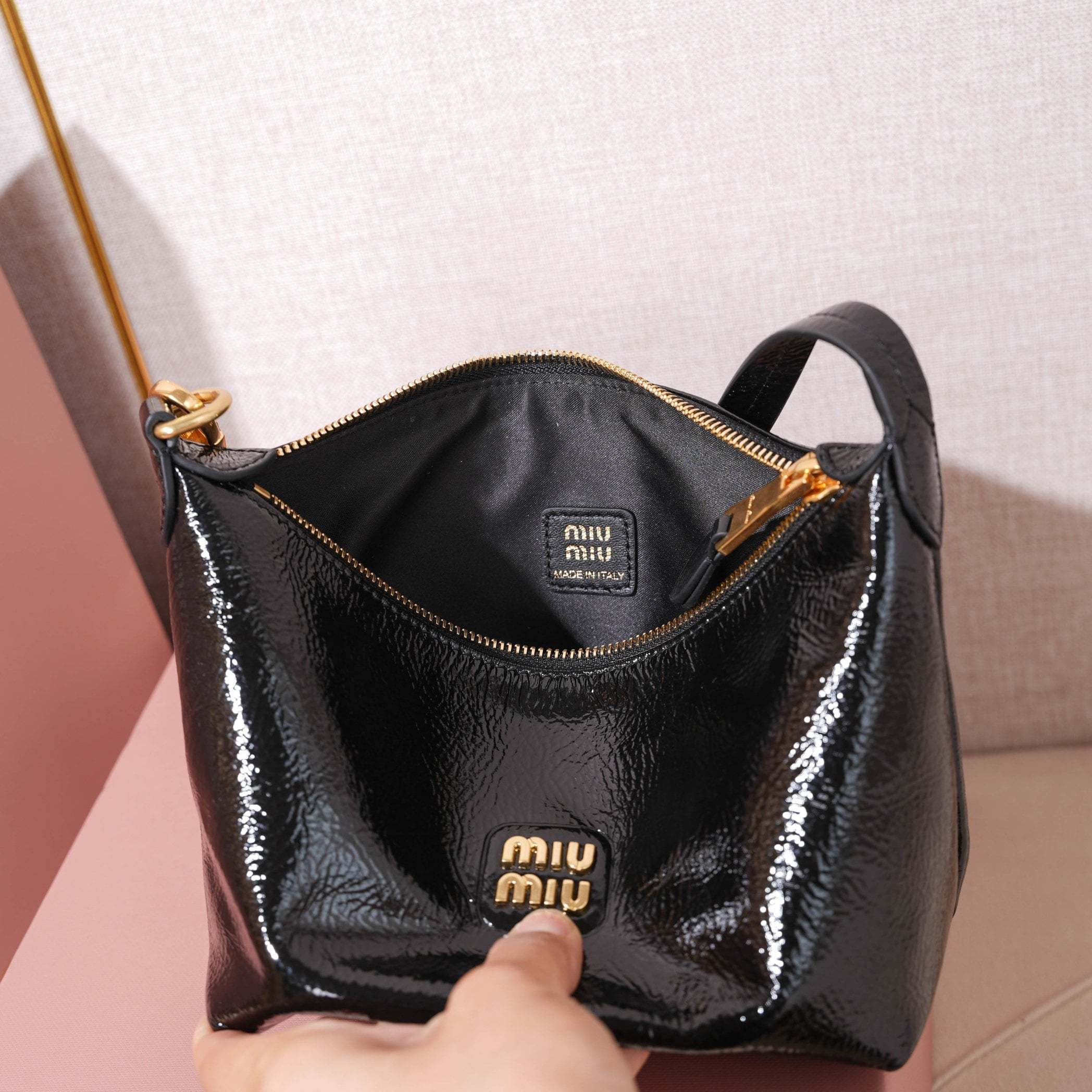 高仿miumiu*Naplak系列5NE841小羊皮飯盒包黑色免檢版