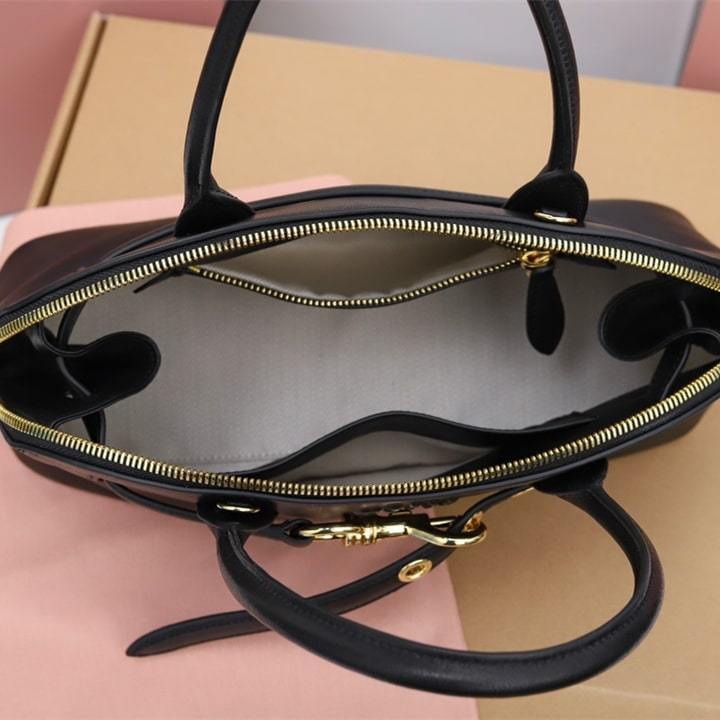 高仿miumiu*Aventure系列5BB168手提包黑色免檢版