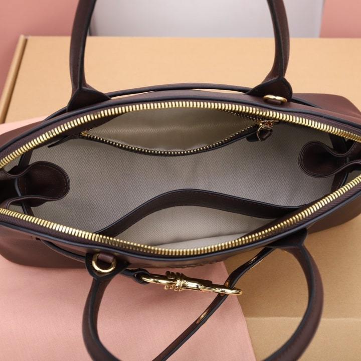 高仿miumiu*Aventure系列5BB168手提包石楠木色免檢版