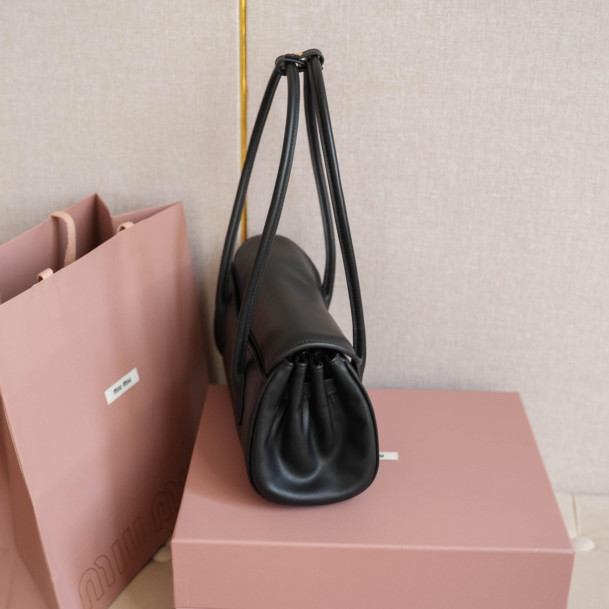 高仿miumiu*5BD265手提單肩包黑色免檢版
