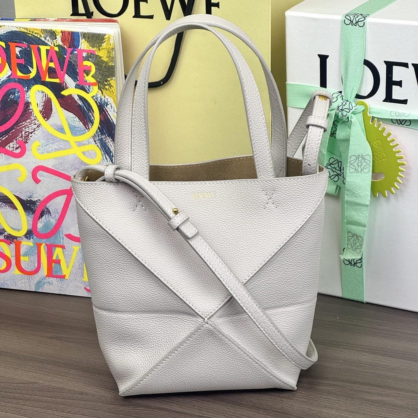 高仿Loewe*Fold系列1769小牛皮Tote手袋米灰色小號免檢版