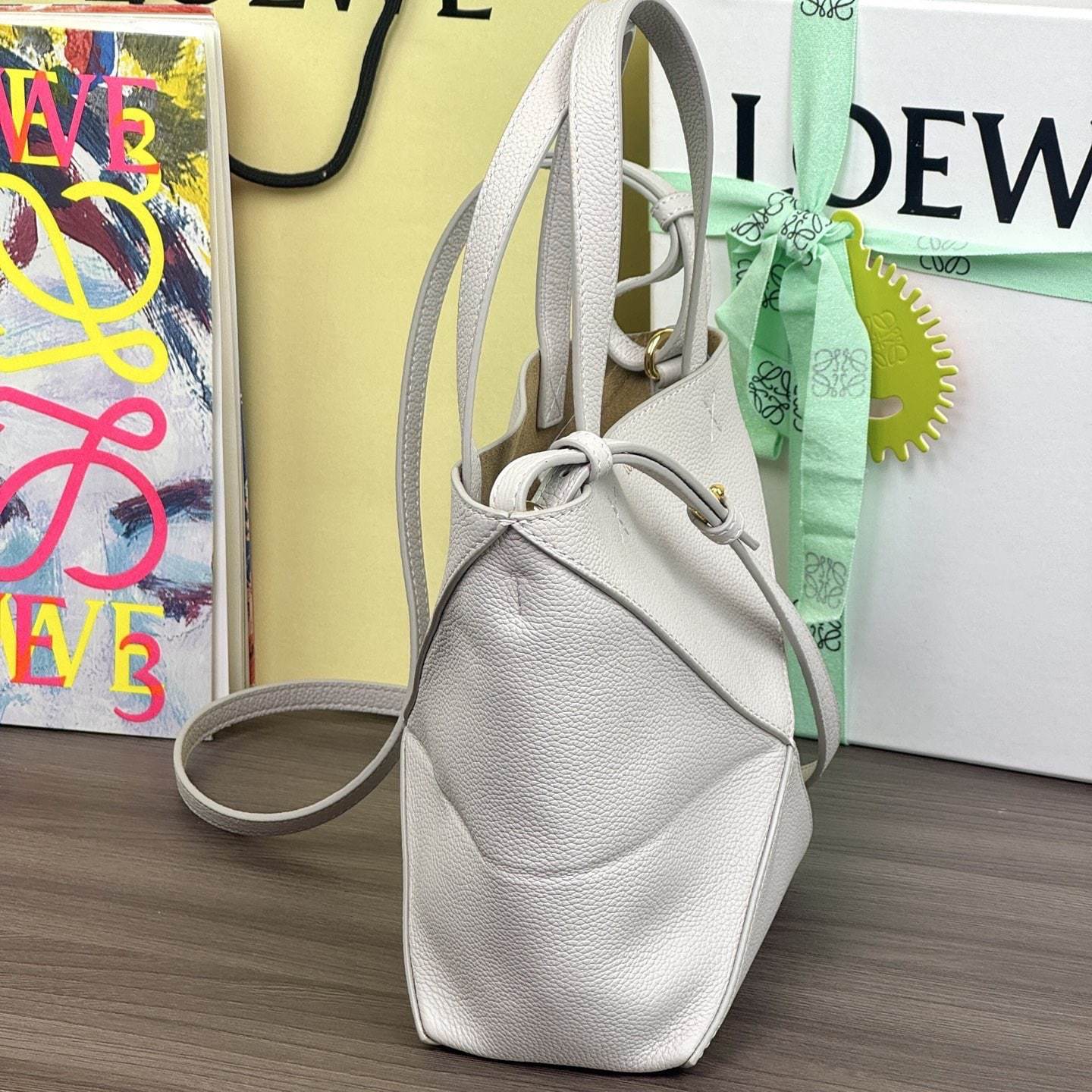 高仿Loewe*Fold系列1769小牛皮Tote手袋米灰色小號免檢版