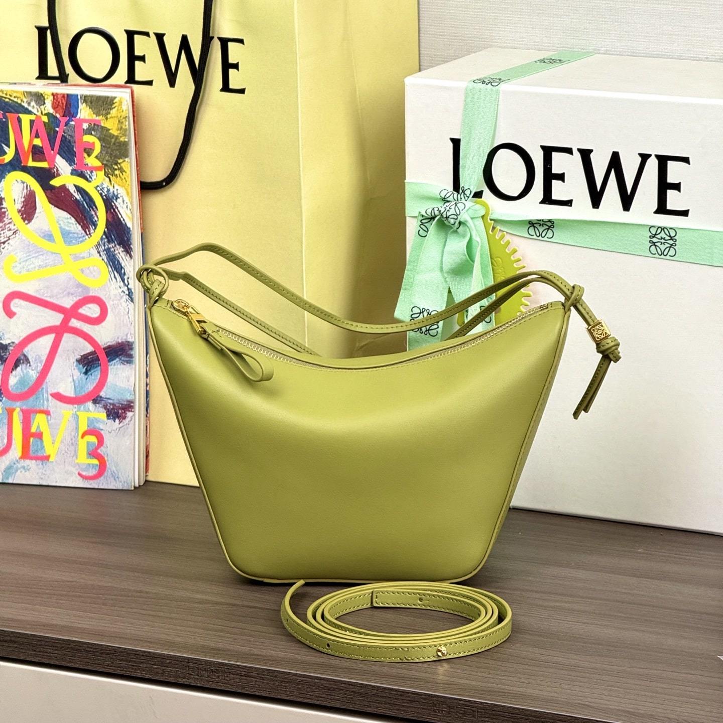 高仿Loewe*Hobo系列4221單肩斜挎包淺苔綠Mini免檢版