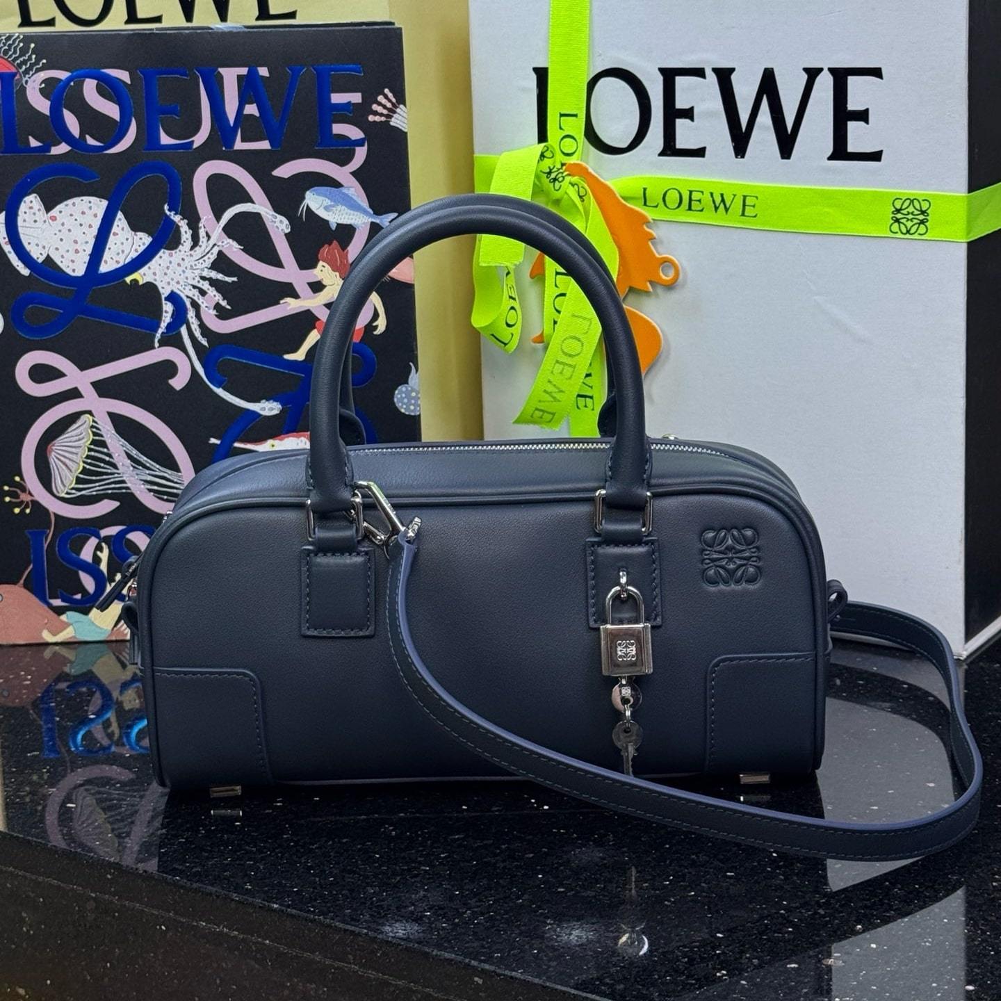 高仿Loewe*Amazona系列5544橫版手提包海軍藍免檢版