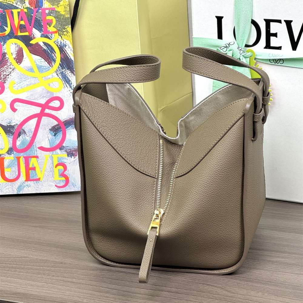 Loewe Hammock 3170：實背比例與整體搭配