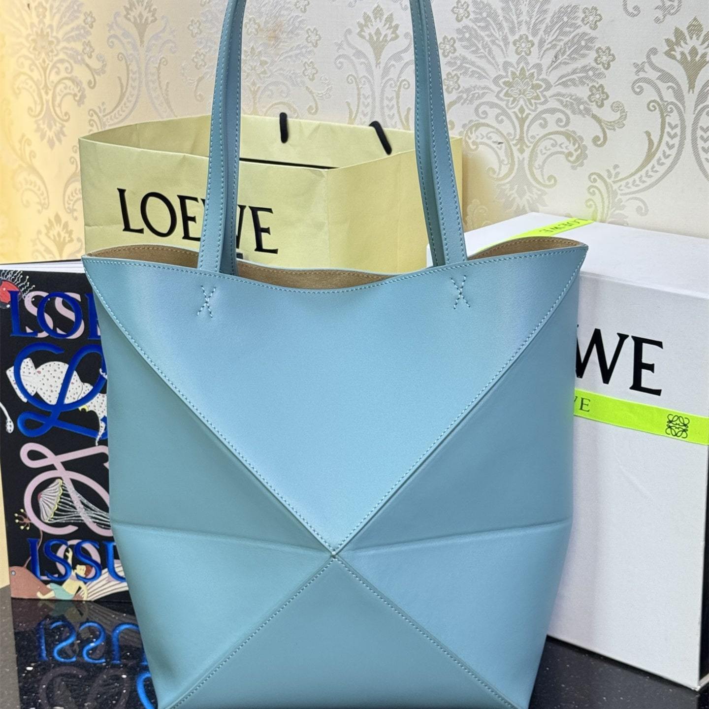 高仿Loewe*Fold系列4512小牛皮Tote手袋水色中號免檢版