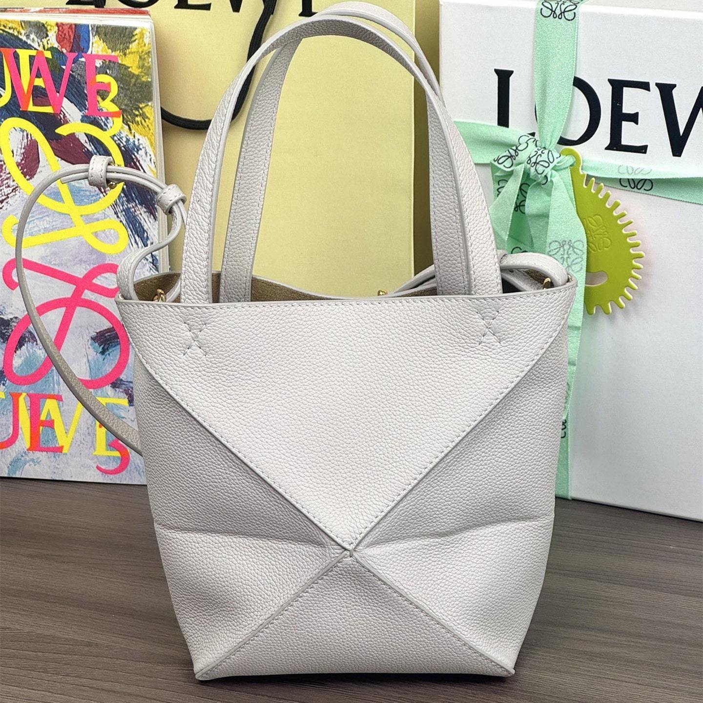 高仿Loewe*Fold系列1769小牛皮Tote手袋米灰色小號免檢版