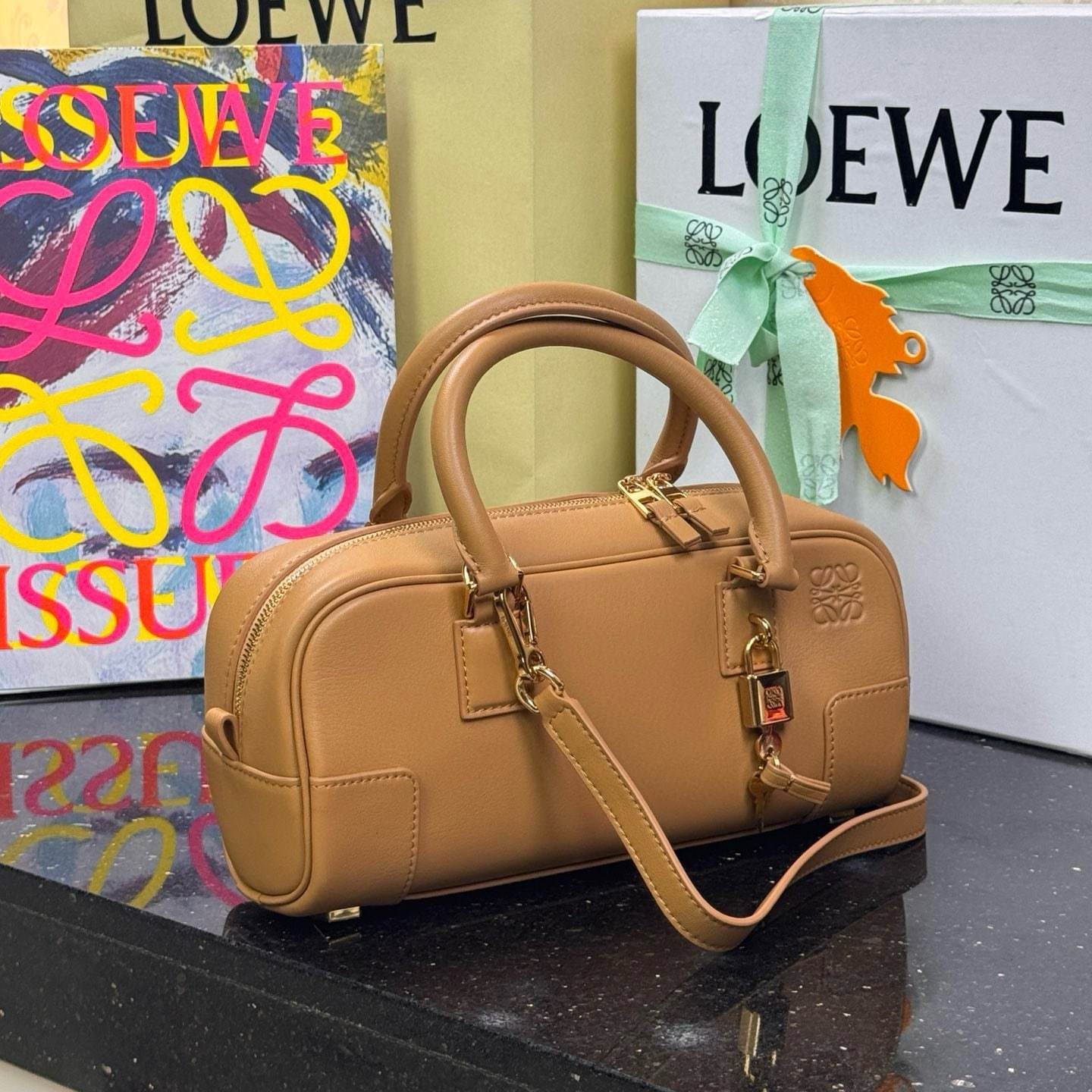 高仿Loewe*Amazona系列2586橫版手提包沙漠黃免檢版