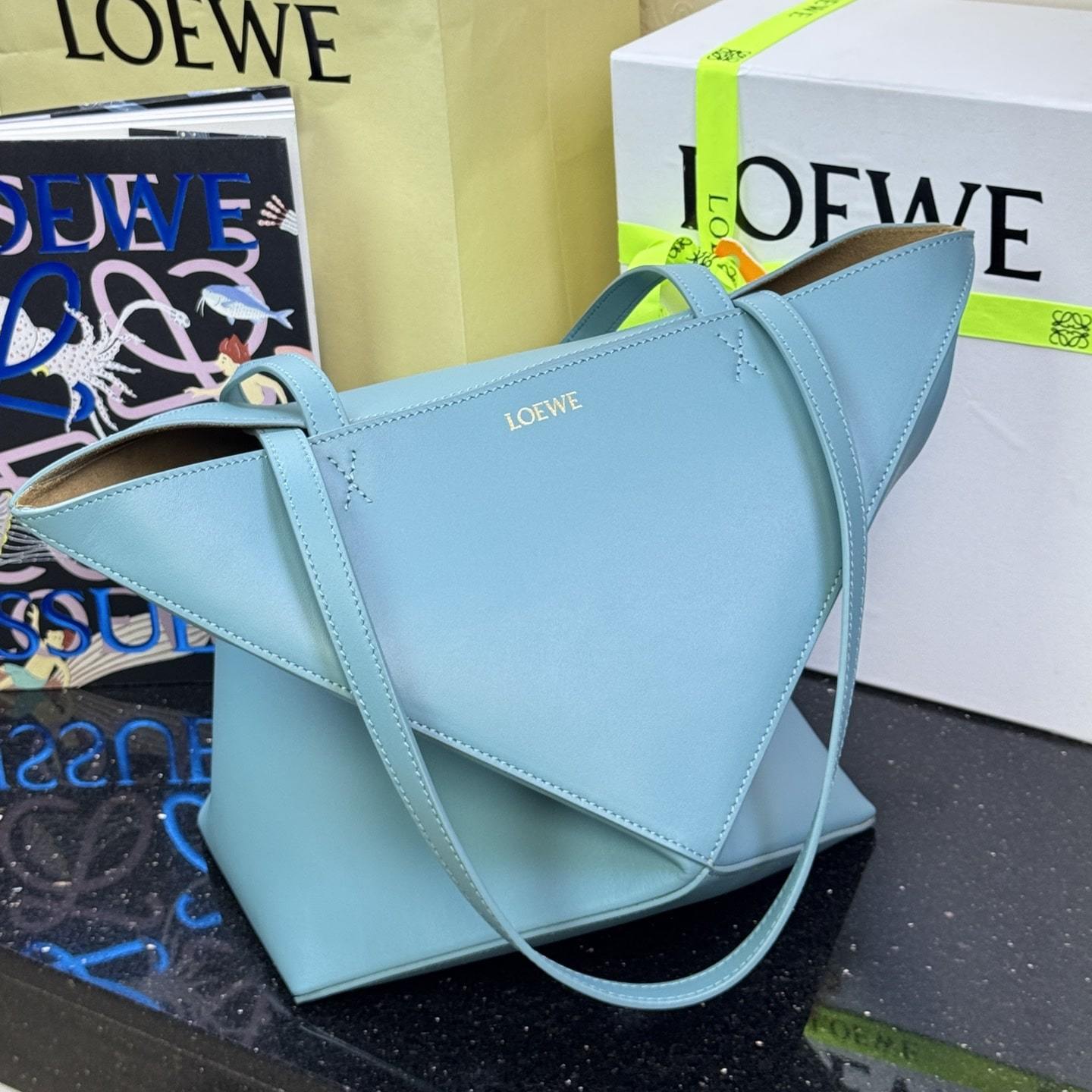 高仿Loewe*Fold系列4512小牛皮Tote手袋水色中號免檢版