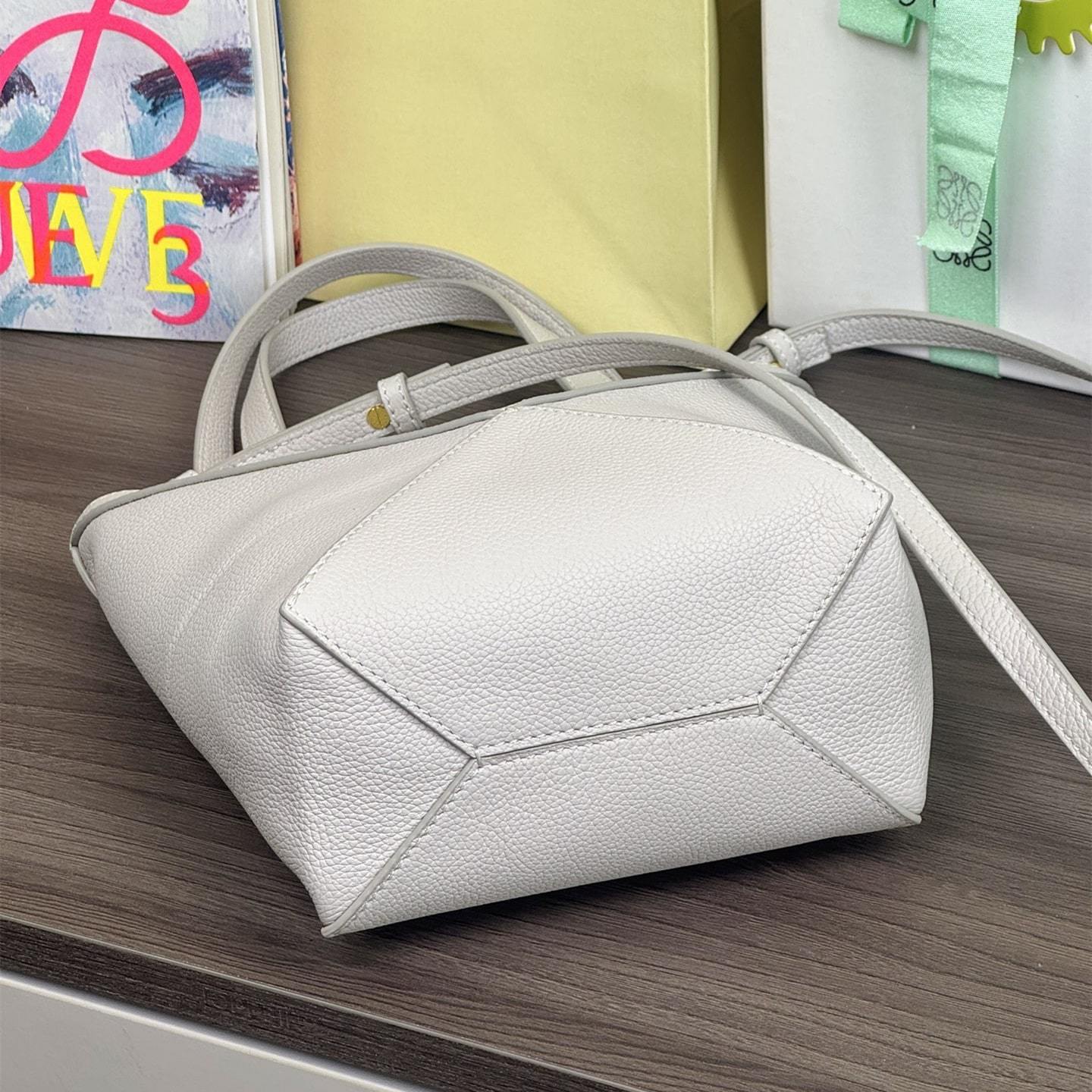 高仿Loewe*Fold系列1769小牛皮Tote手袋米灰色小號免檢版