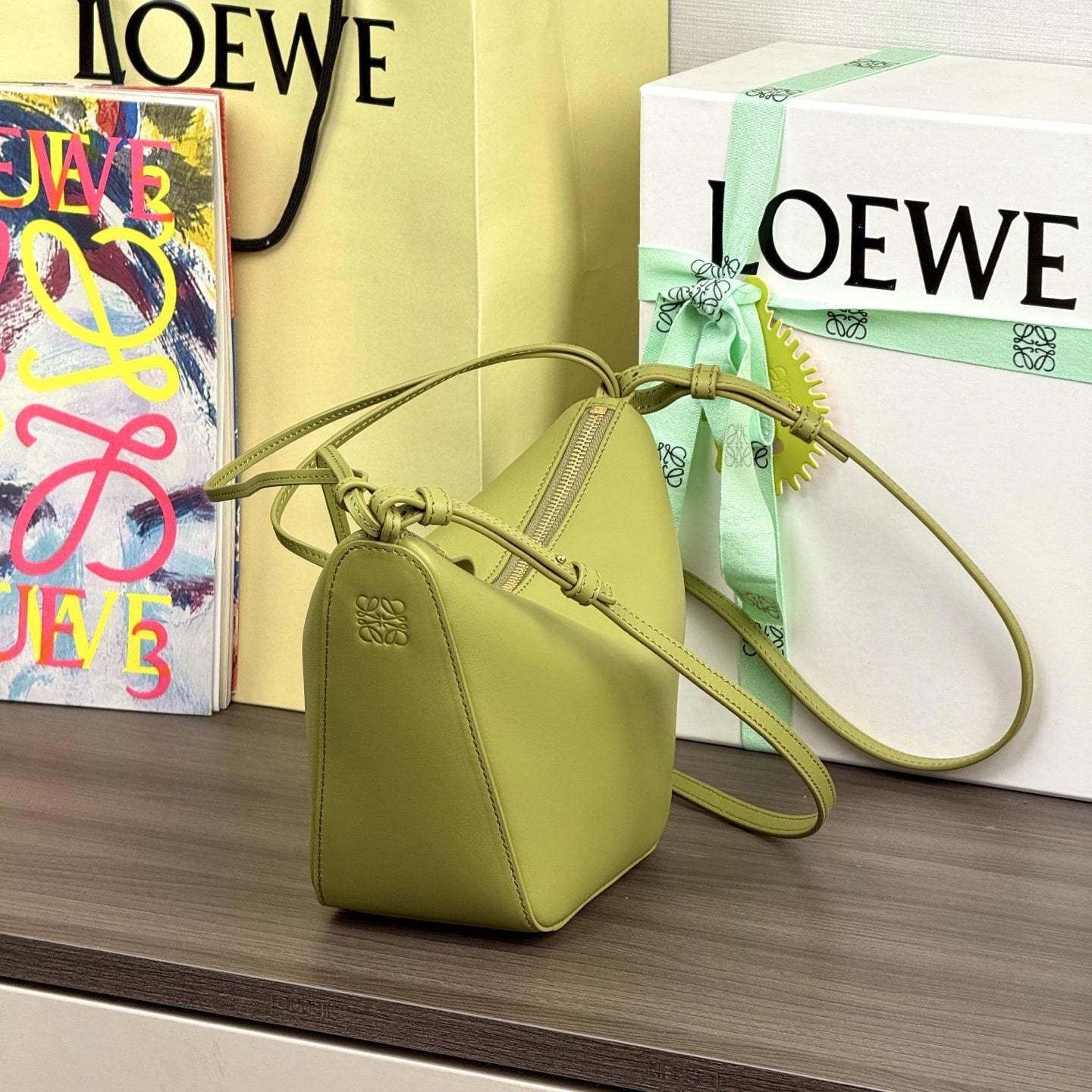 高仿Loewe*Hobo系列4221單肩斜挎包淺苔綠Mini免檢版