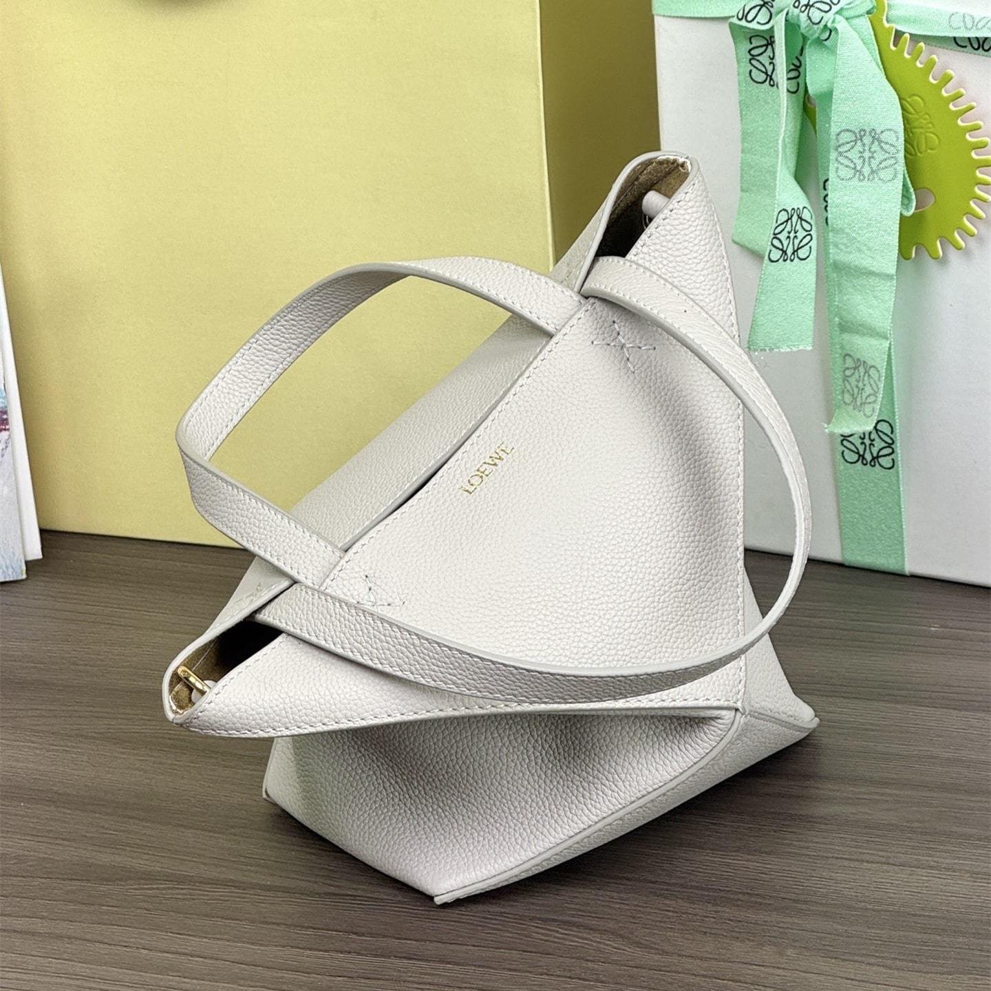 高仿Loewe*Fold系列1769小牛皮Tote手袋米灰色小號免檢版
