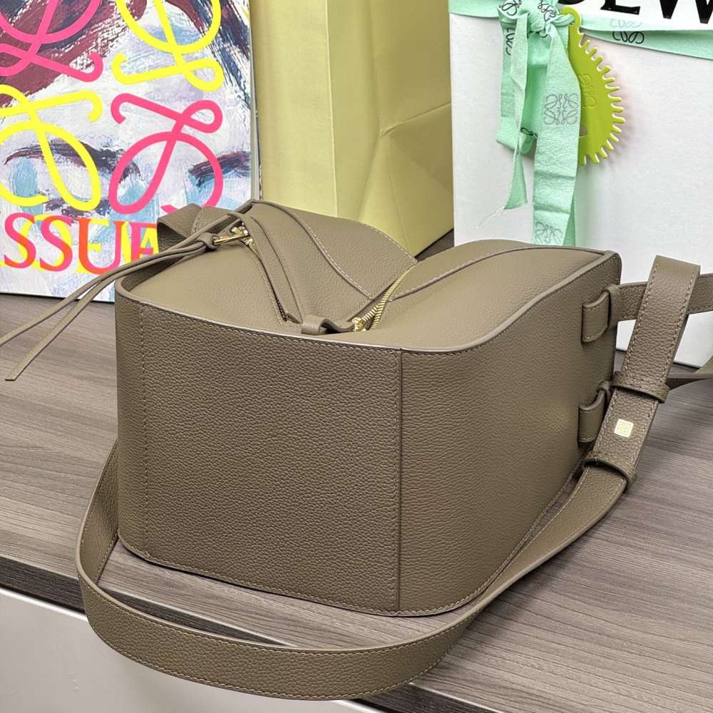 Loewe Hammock 3170：肩帶配置與變形方式