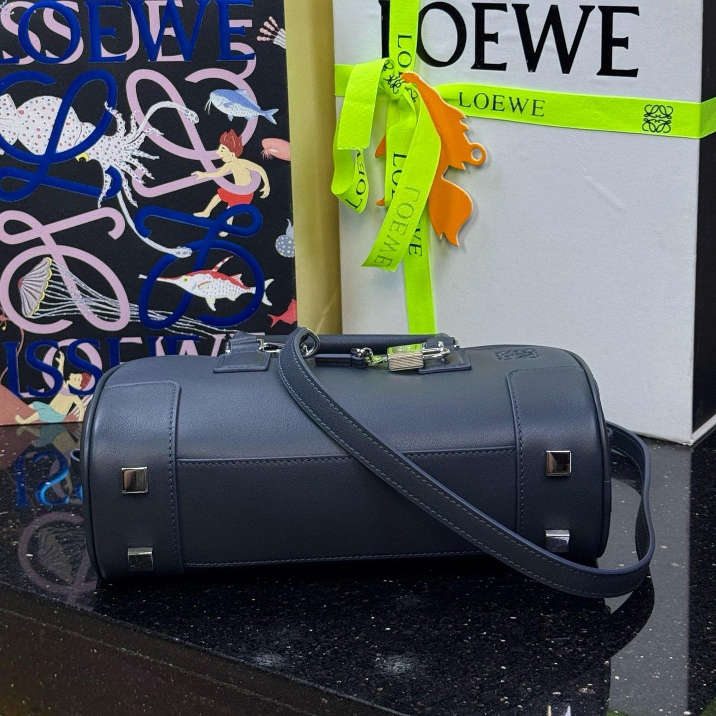 高仿Loewe*Amazona系列5544橫版手提包海軍藍免檢版