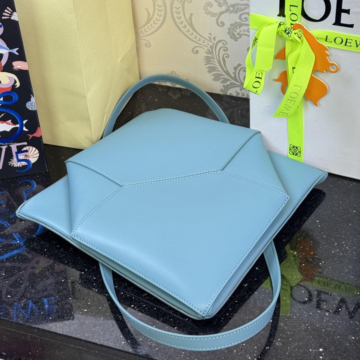 高仿Loewe*Fold系列4512小牛皮Tote手袋水色中號免檢版