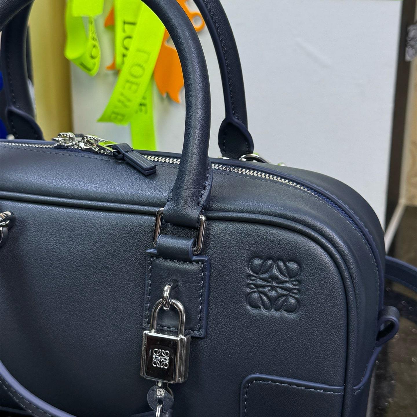高仿Loewe*Amazona系列5544橫版手提包海軍藍免檢版