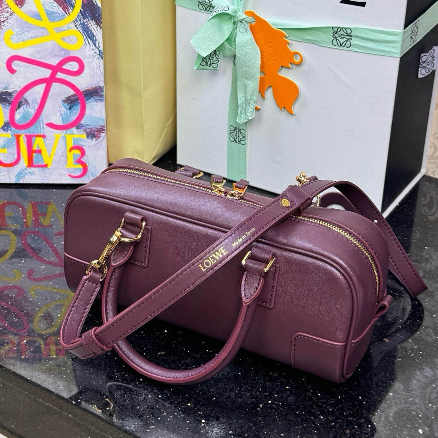 高仿Loewe*Amazona系列7240橫版手提包酒紅色免檢版