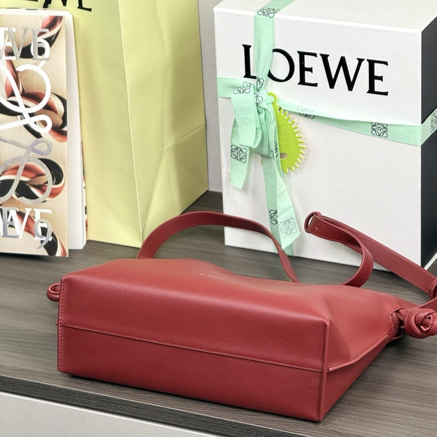 高仿Loewe*Flamenco系列7885小牛皮手拎袋紅色中號免檢版