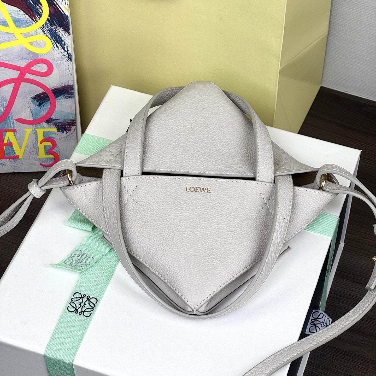 高仿Loewe*Fold系列1769小牛皮Tote手袋米灰色小號免檢版