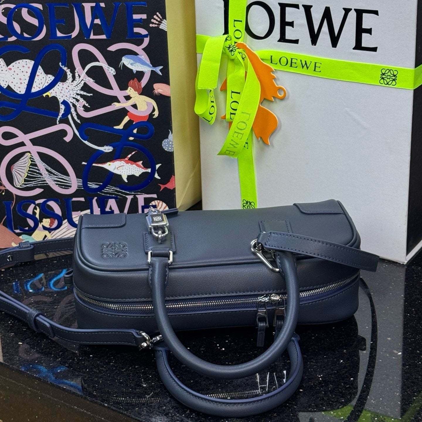 高仿Loewe*Amazona系列5544橫版手提包海軍藍免檢版