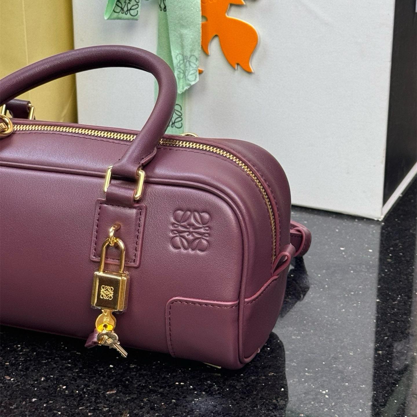 高仿Loewe*Amazona系列7240橫版手提包酒紅色免檢版