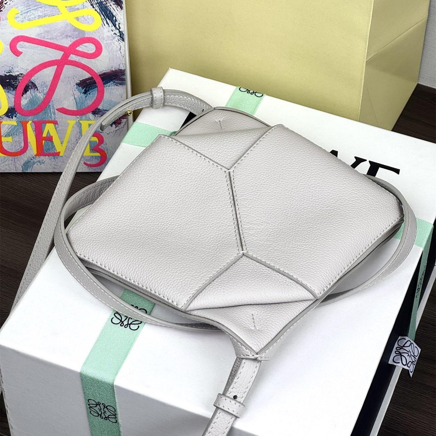 高仿Loewe*Fold系列1769小牛皮Tote手袋米灰色小號免檢版