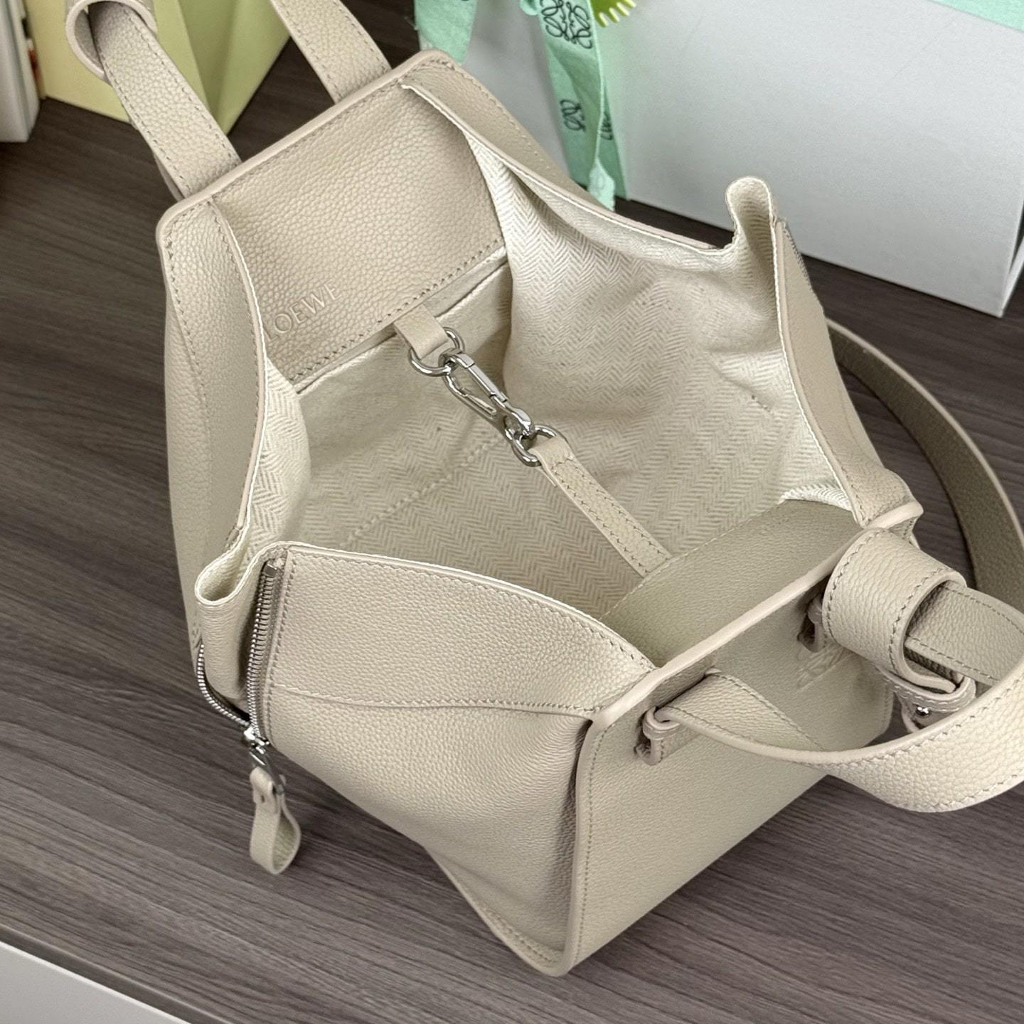 高仿Loewe*Hammock系列5541粒面小牛皮吊床手袋陶土色小號免檢版