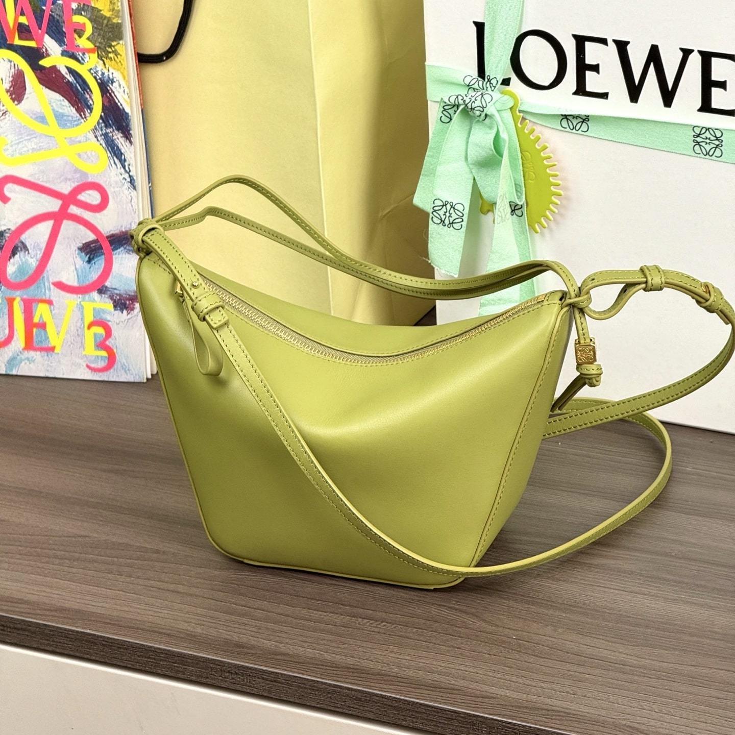高仿Loewe*Hobo系列4221單肩斜挎包淺苔綠Mini免檢版