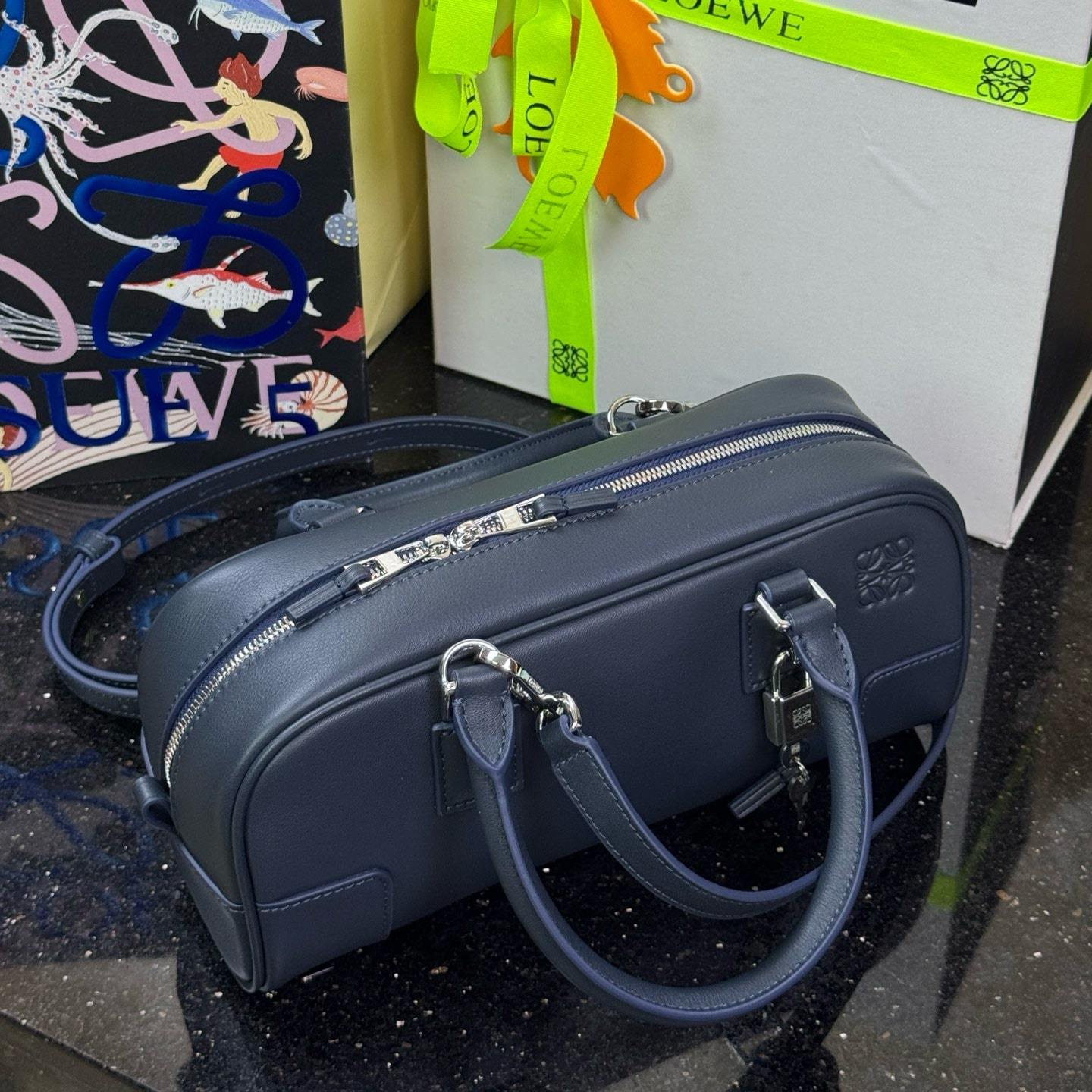 高仿Loewe*Amazona系列5544橫版手提包海軍藍免檢版