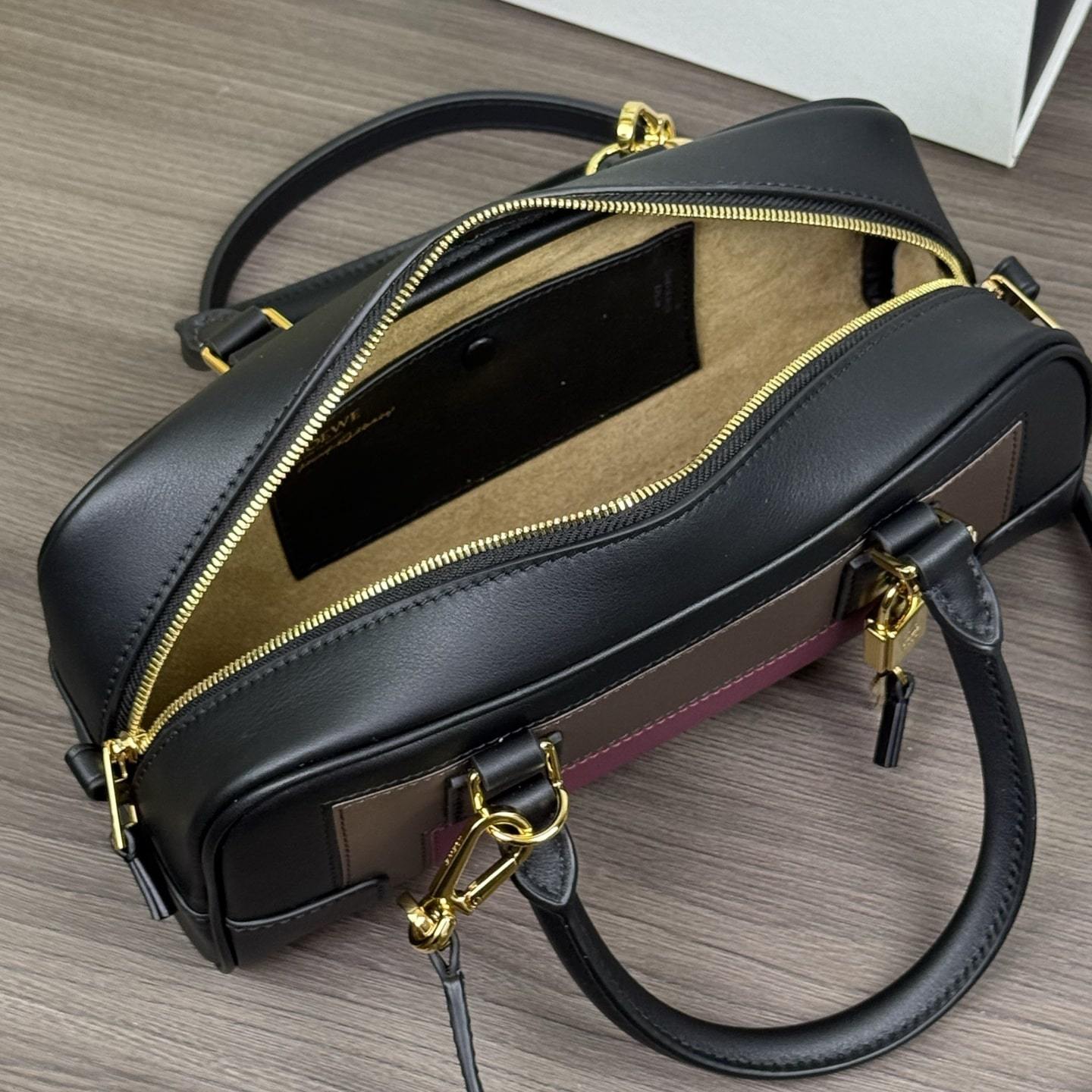 高仿Loewe*Amazona系列1101橫版手提包勃艮第酒免檢版