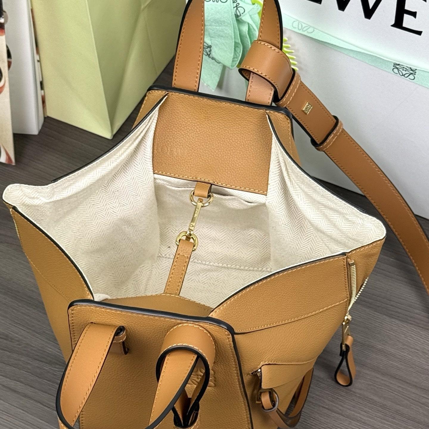 高仿Loewe*Hammock系列5542粒面小牛皮吊床手袋焦糖色小號免檢版