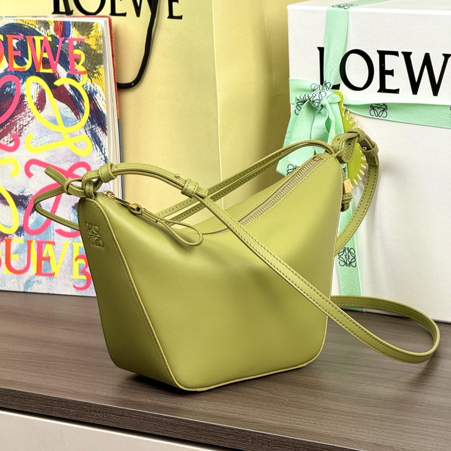 高仿Loewe*Hobo系列4221單肩斜挎包淺苔綠Mini免檢版
