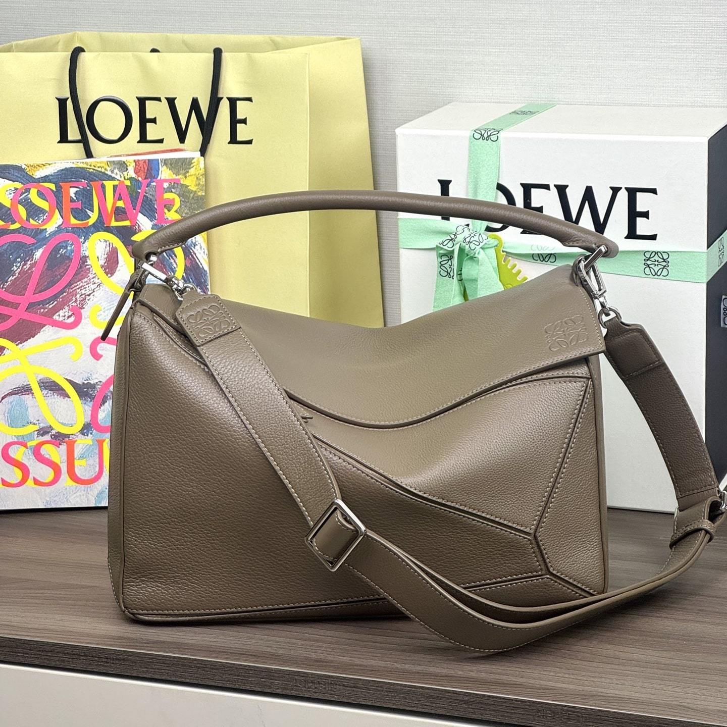 高仿Loewe*Puzzle系列6975單肩包褐色大號免檢版