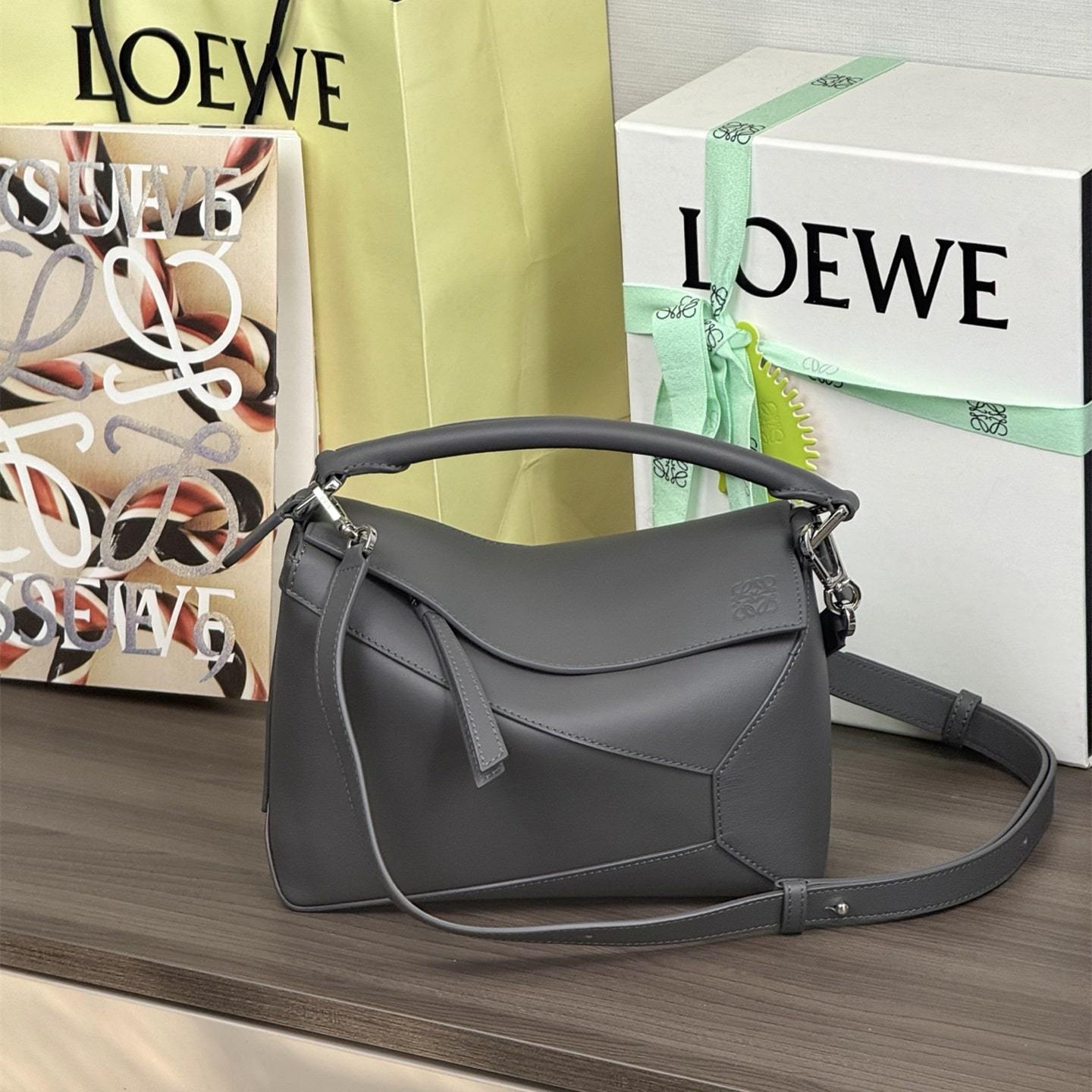 高仿Loewe*Puzzle系列6862單肩包灰色小號免檢版