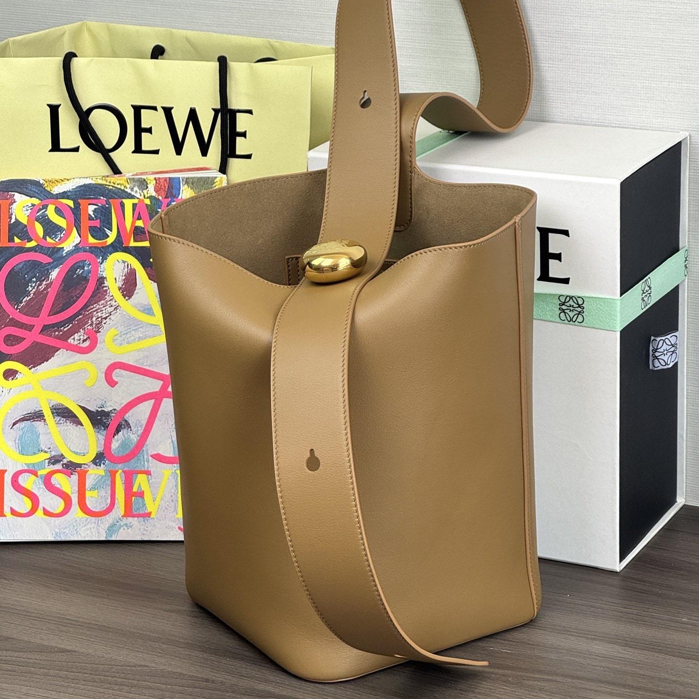 高仿Loewe*Bucket系列3980水桶包橡木棕色中號免檢版