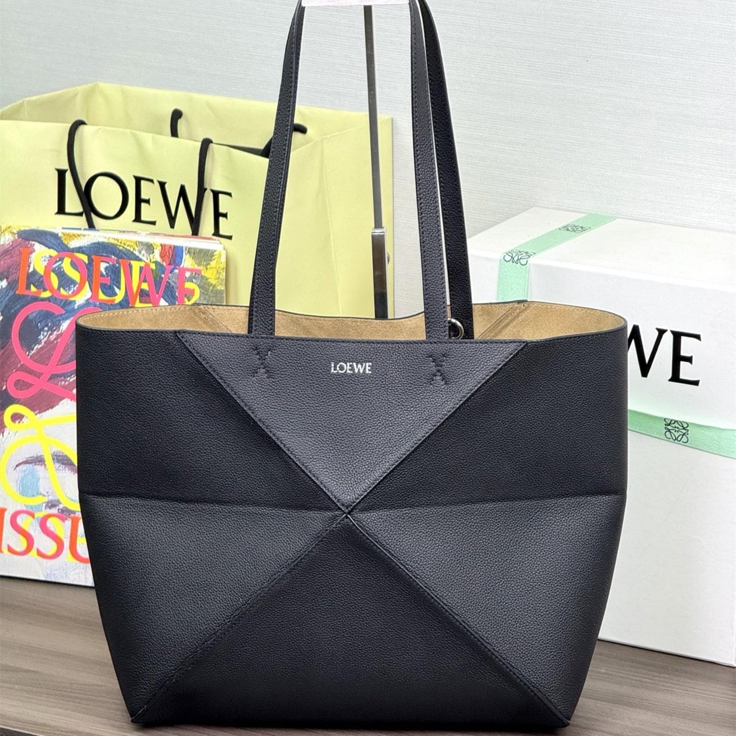 高仿Loewe*Fold系列1100幾何Tote包黑色中號免檢版