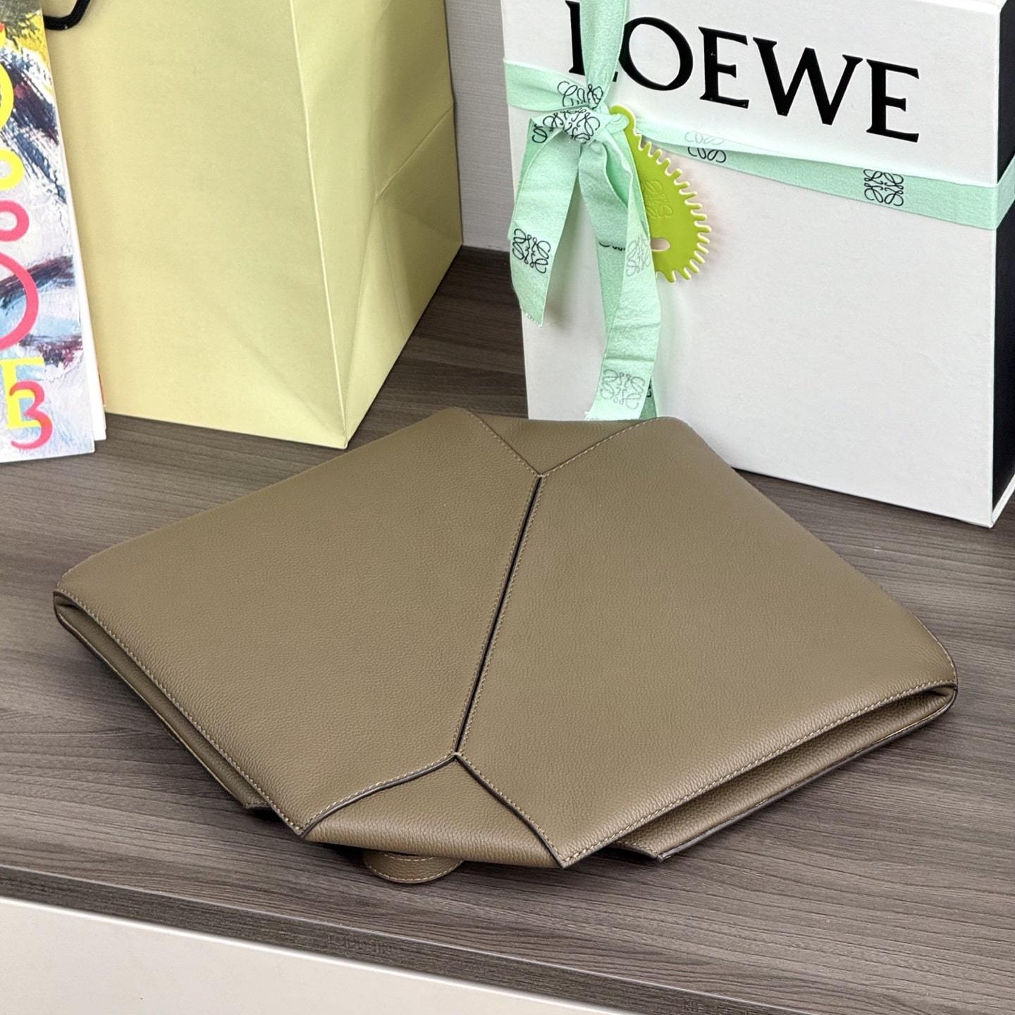 高仿Loewe*Fold系列3170幾何Tote包灰褐色中號免檢版