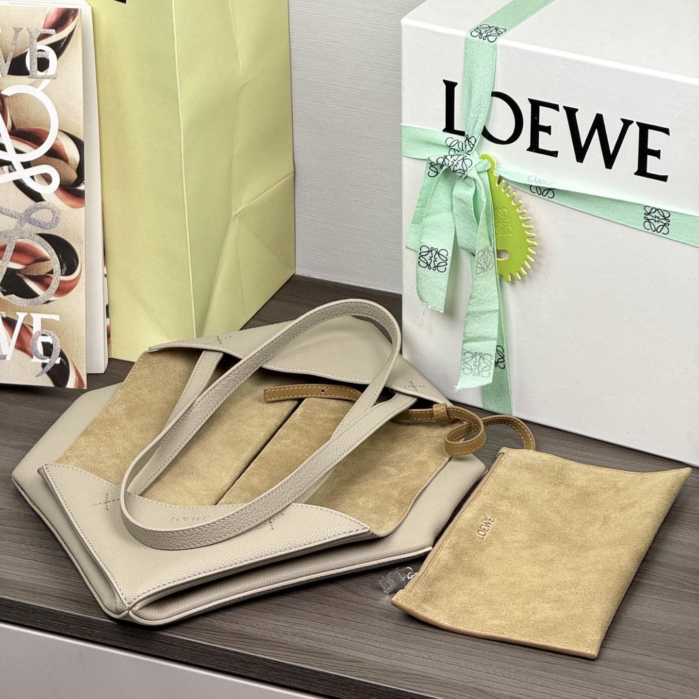 高仿Loewe*Fold系列5541幾何Tote包陶土色中號免檢版