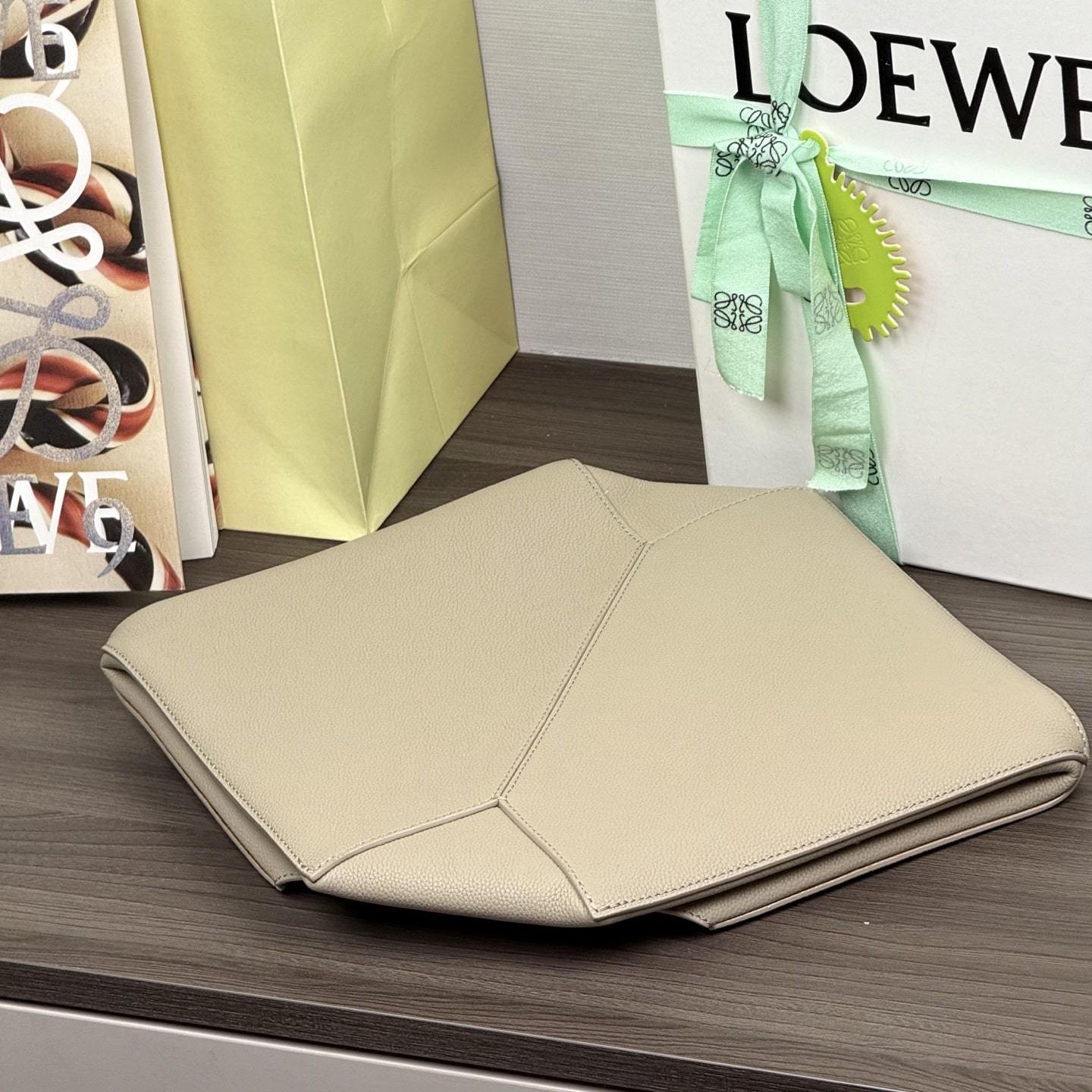 高仿Loewe*Fold系列5541幾何Tote包陶土色中號免檢版