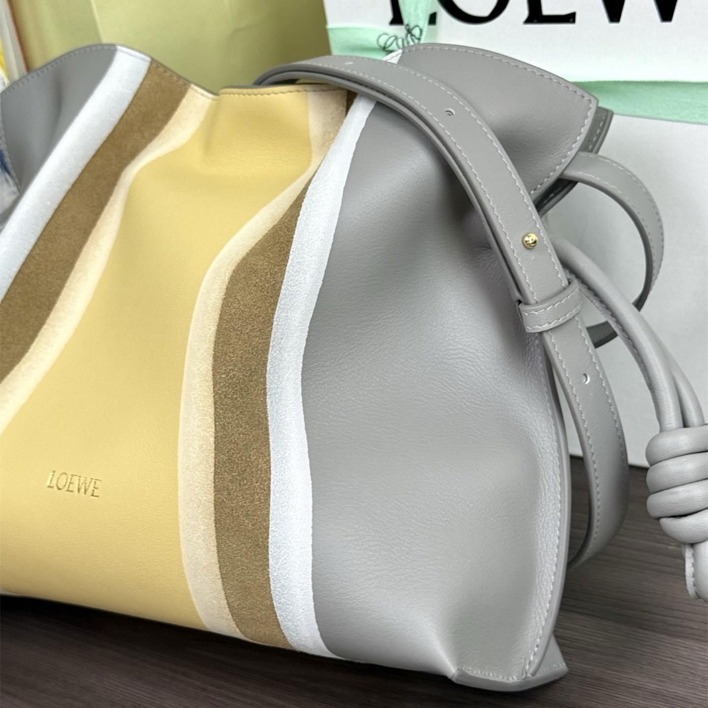 高仿Loewe*Flamenco系列5698拼皮單肩包灰土黃中號免檢版