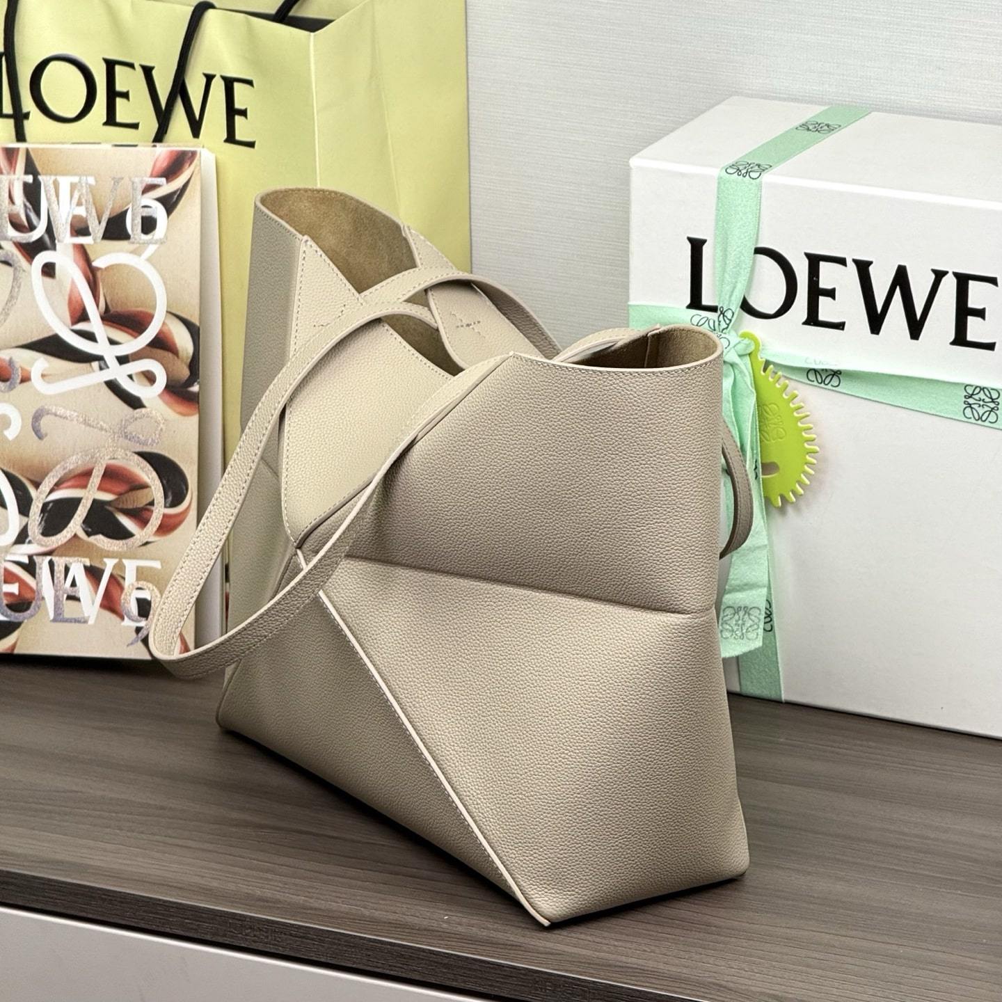 高仿Loewe*Fold系列5541幾何Tote包陶土色中號免檢版