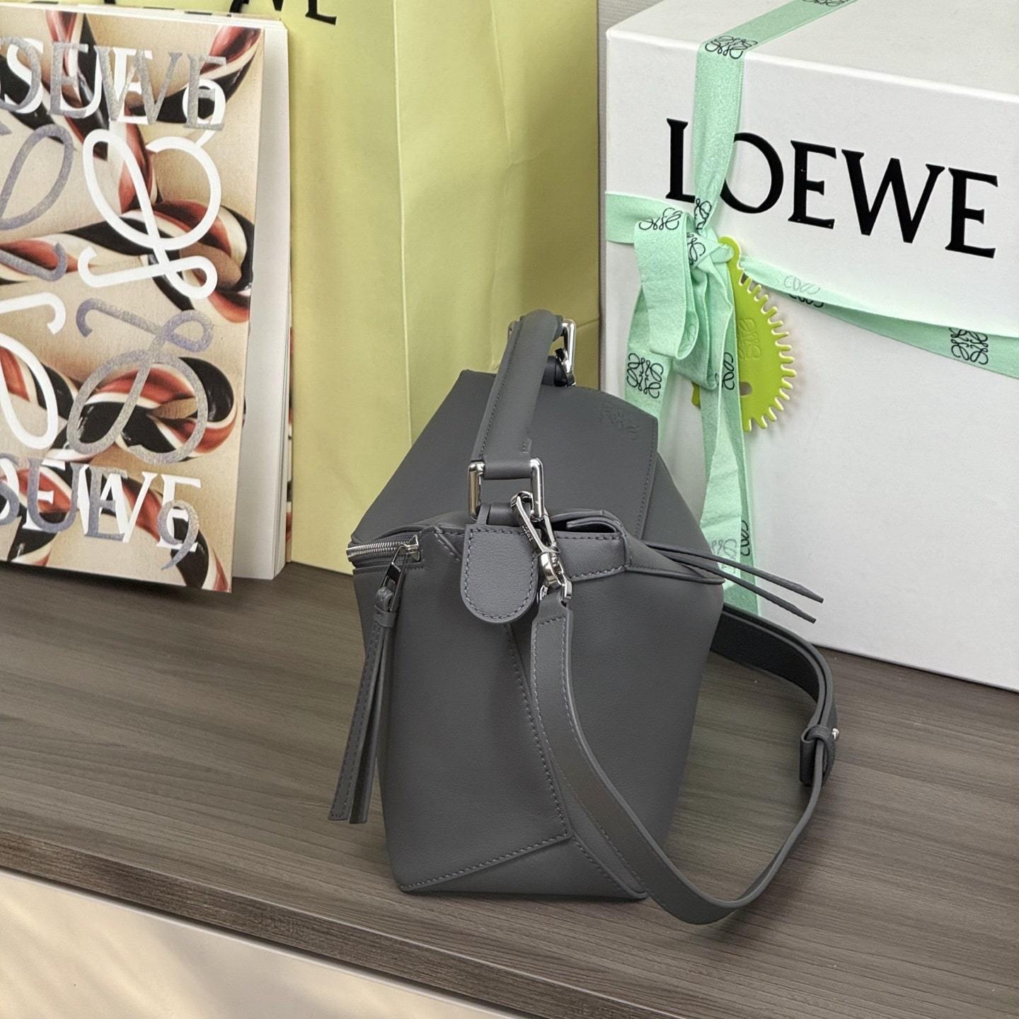高仿Loewe*Puzzle系列6862單肩包灰色小號免檢版
