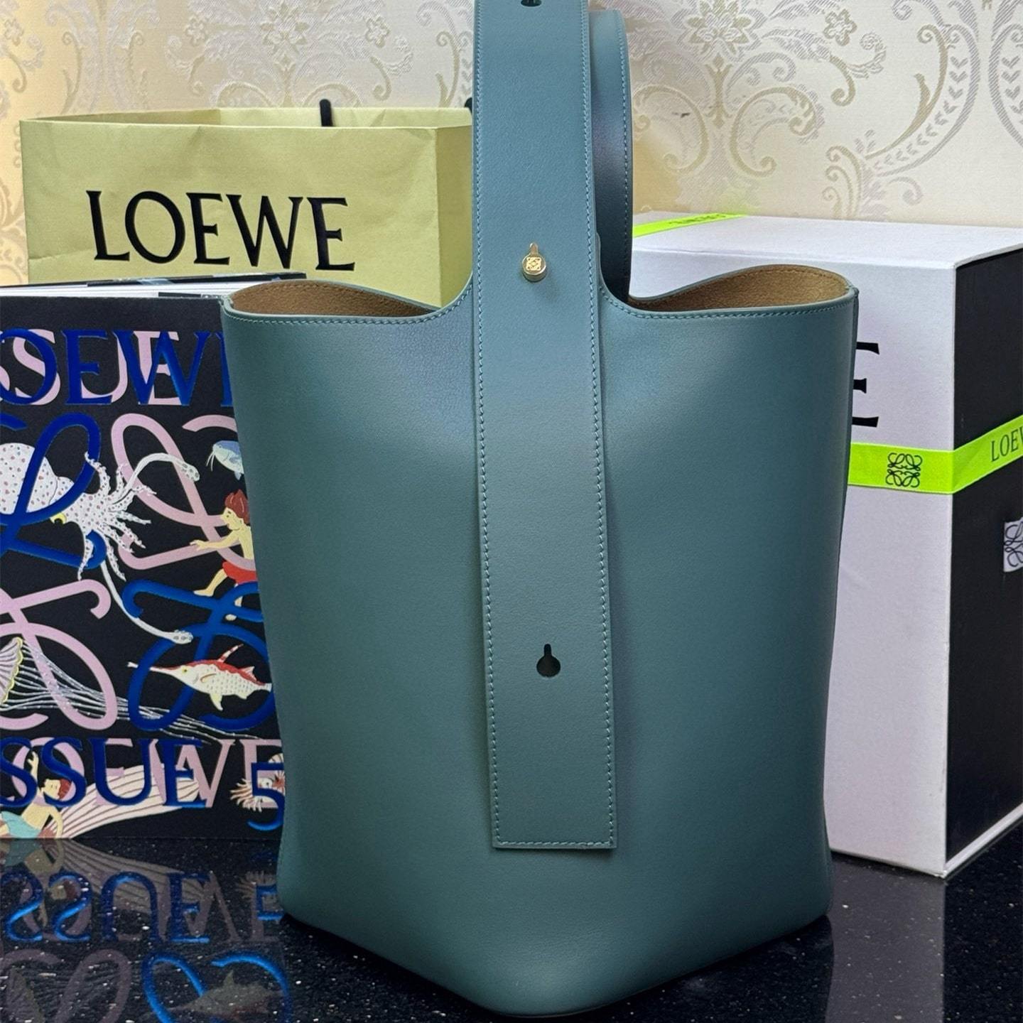高仿Loewe*Bucket系列4535水桶包香根草色中號免檢版
