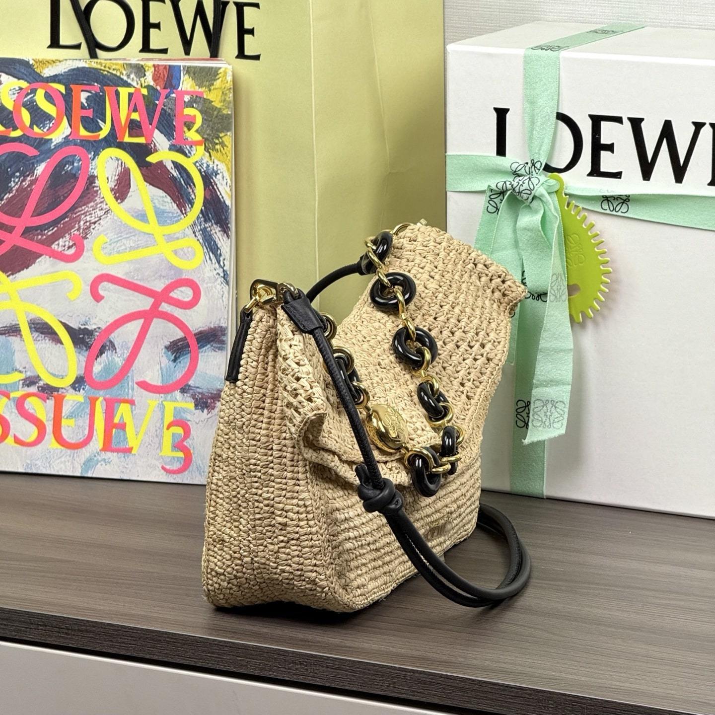 高仿Loewe*Ola系列2123酒椰纖維單肩包中號自然色免檢版