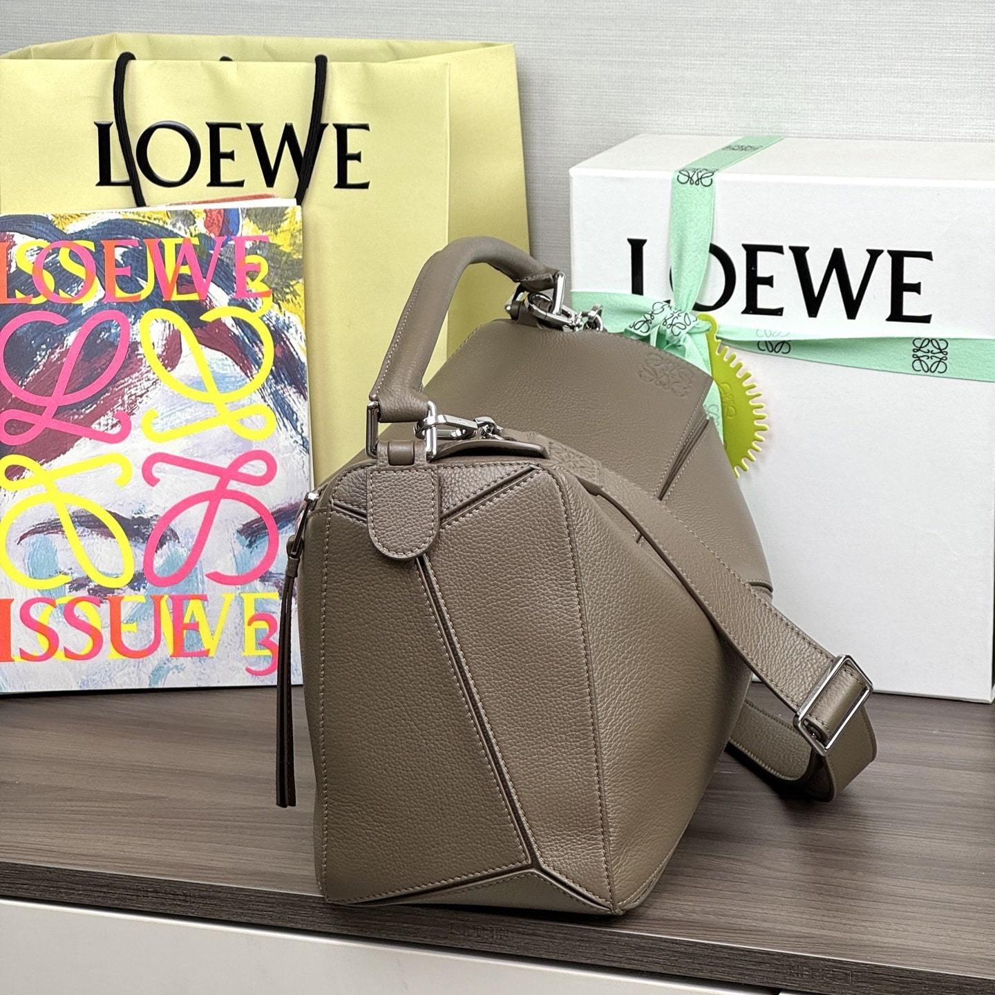 高仿Loewe*Puzzle系列6975單肩包褐色大號免檢版